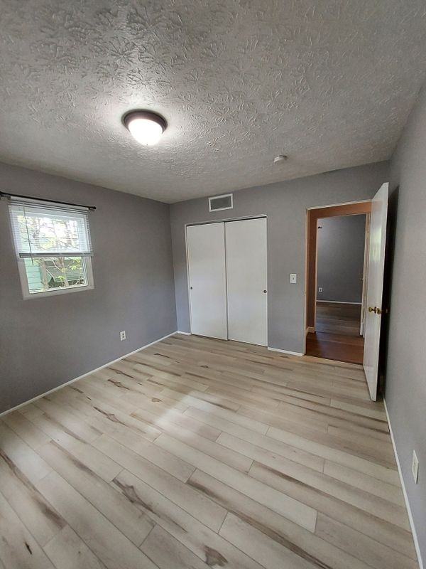 267 Sunset Dr - Photo 4 of 17