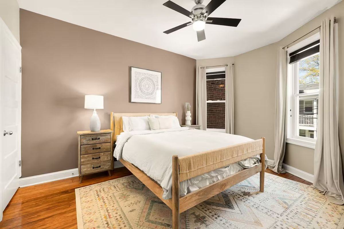 637 Keefer Pl Nw - Photo 2 of 24