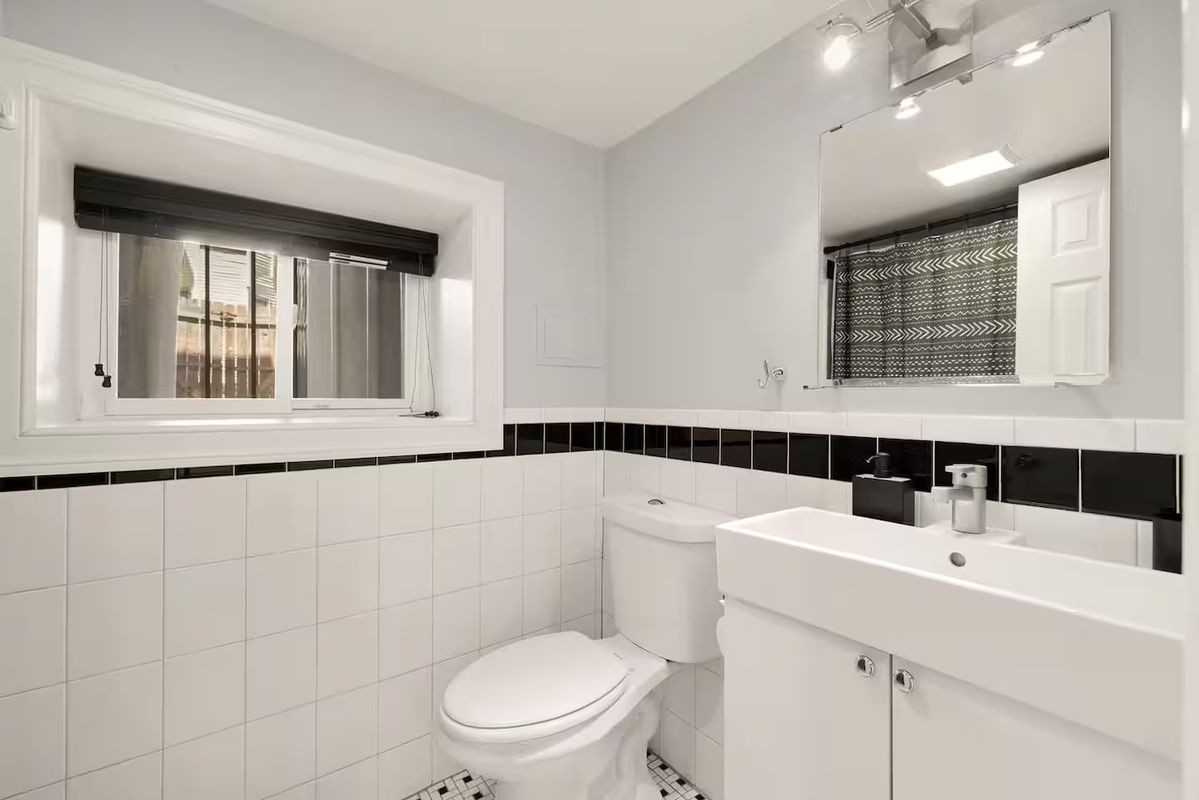 637 Keefer Pl Nw - Photo 3 of 24