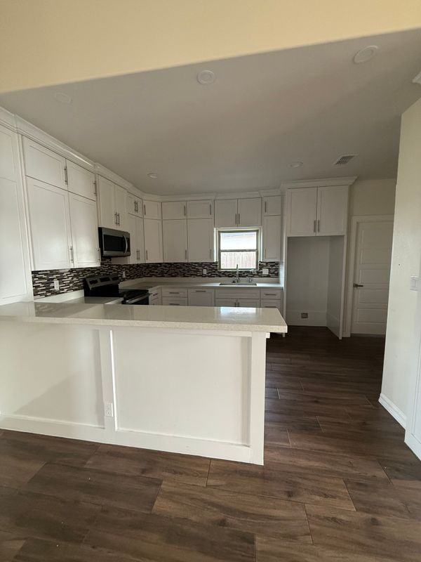 1930 Castillo St - Photo 6 of 10
