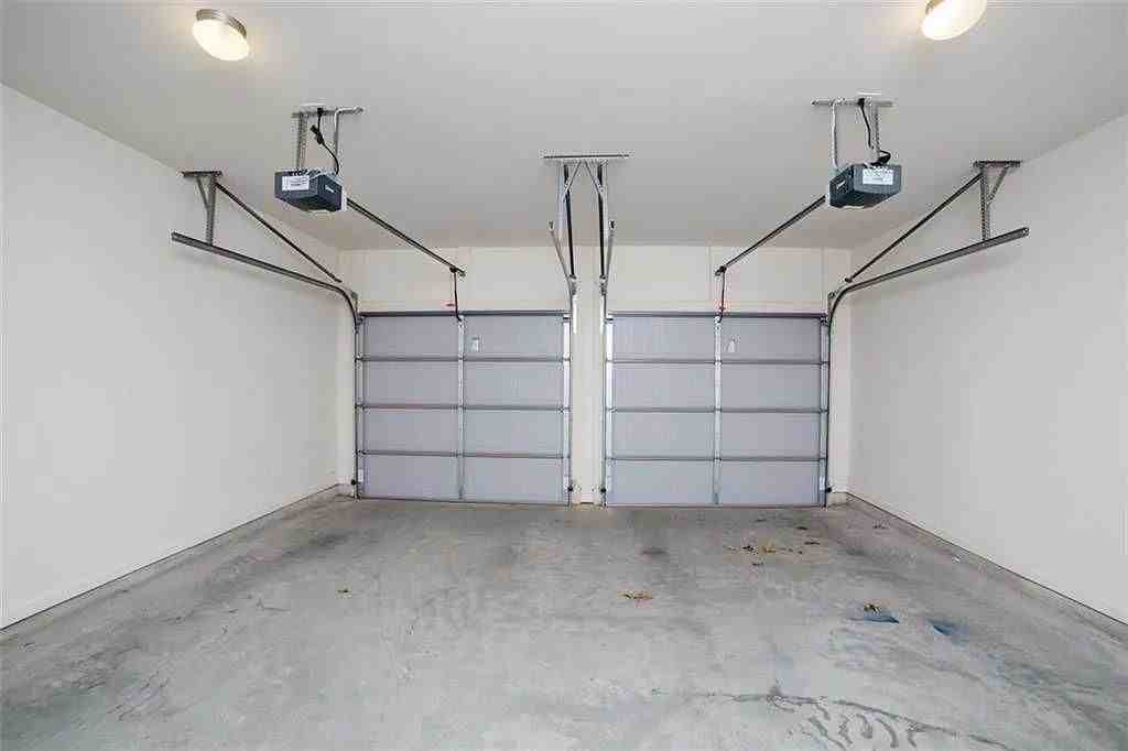 5570 Lightheart Ct - Photo 2 of 16