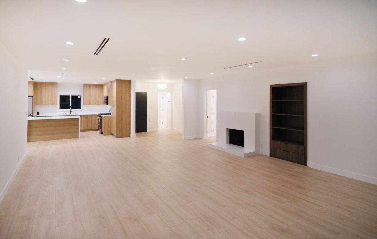 415 Amherst Dr - Photo 3 of 9