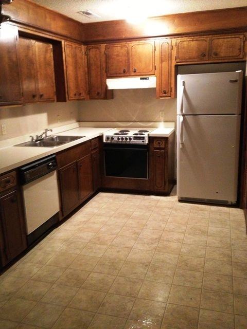 1985 Coral Way - Photo 3 of 6