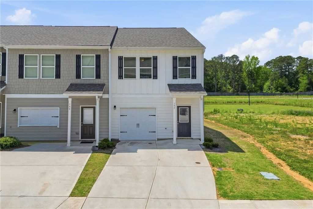 157 Village Green Dr Nw