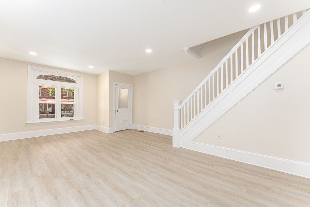 129 Walnut St - Photo 4 of 19