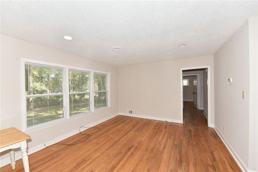 2246 Whites Mill Rd - Photo 3 of 10