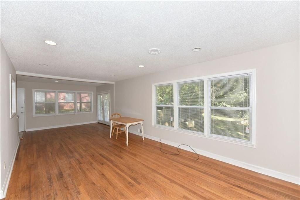 2246 Whites Mill Rd - Photo 4 of 10