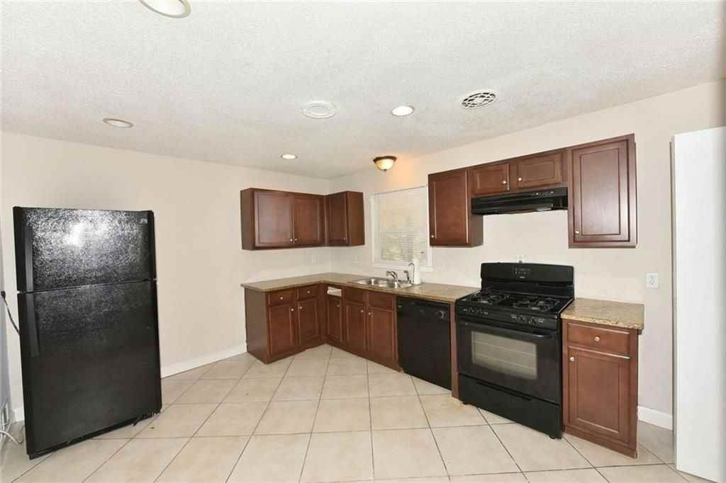 2246 Whites Mill Rd - Photo 6 of 10