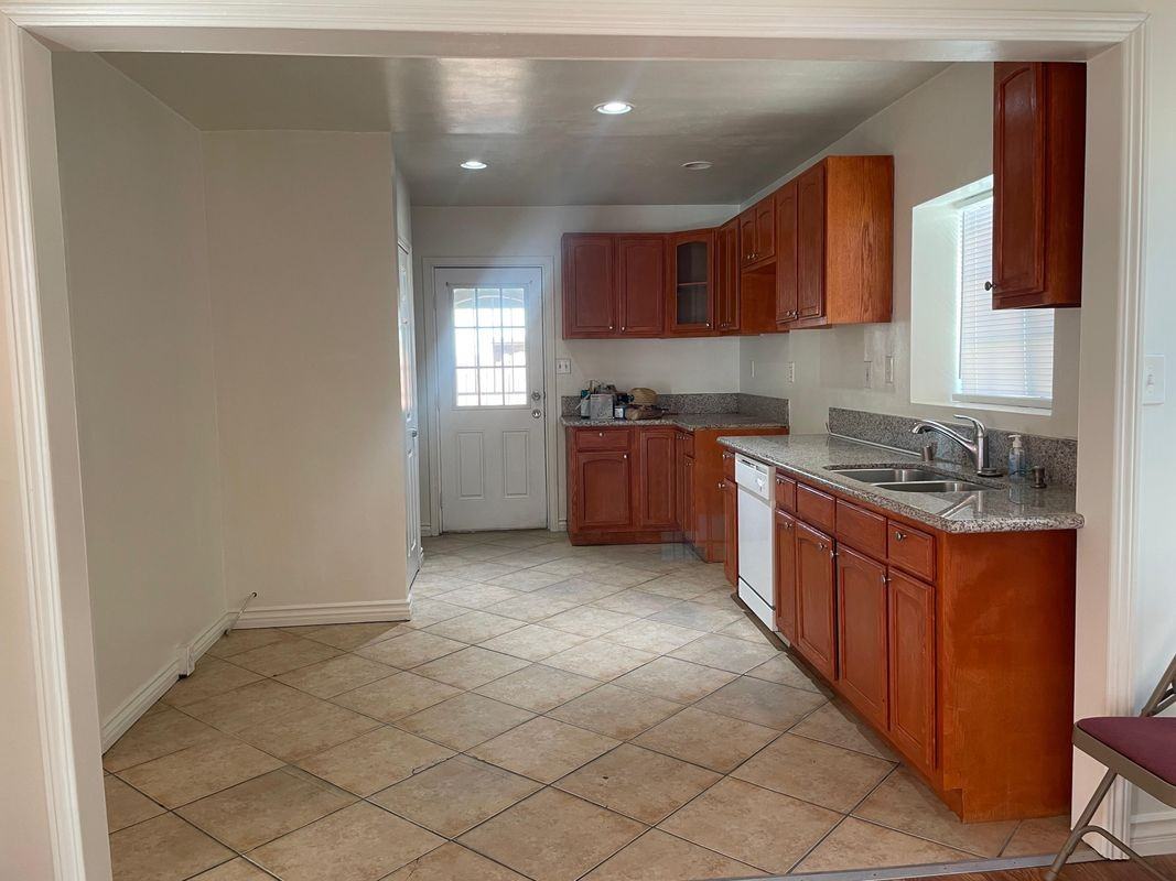 44624 Cedar Ave - Photo 4 of 11