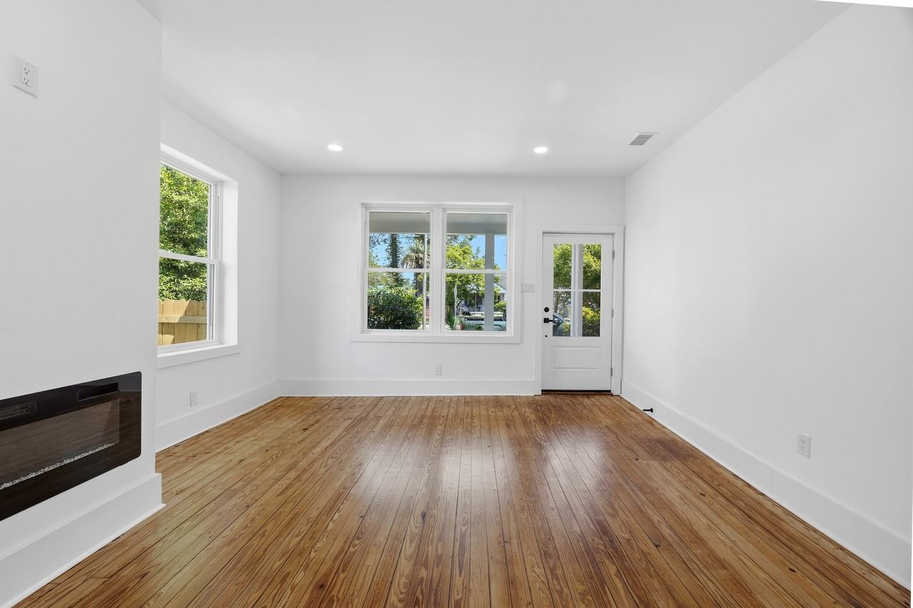 721 W 47th St - Photo 3 of 33