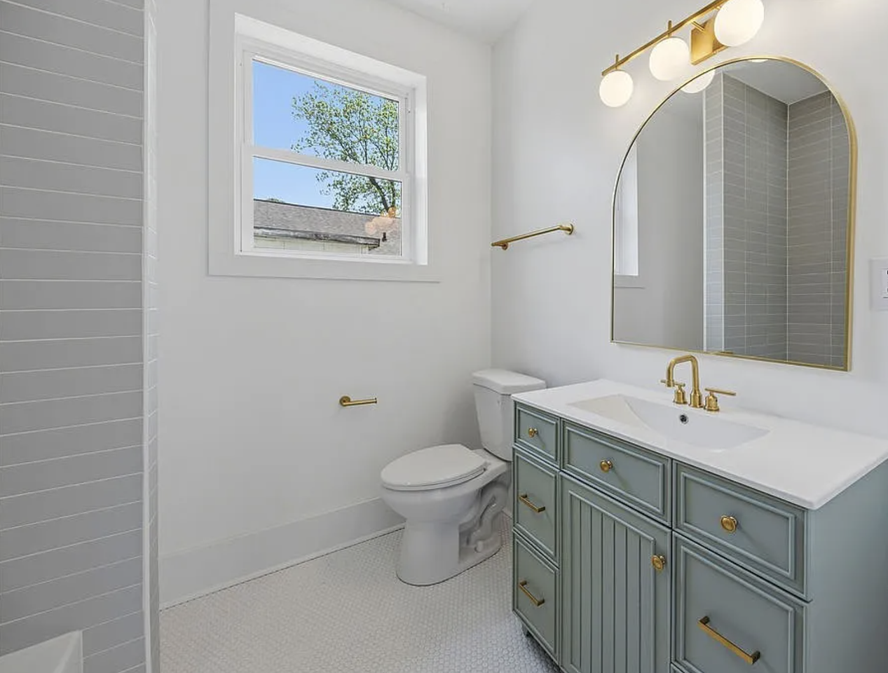 721 W 47th St - Photo 2 of 33