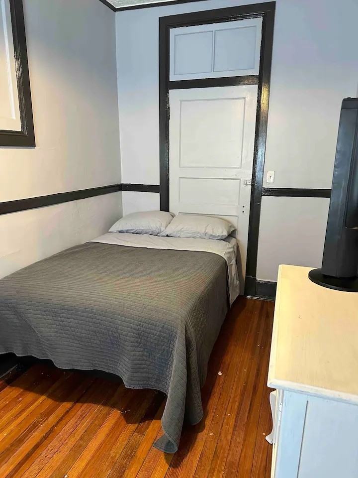 220 E State St #4 - Photo 3 of 11