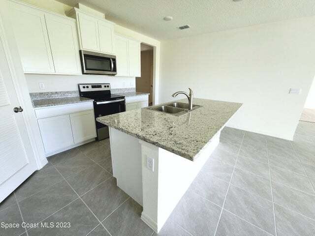 4925 Amasa Cir - Photo 4 of 20