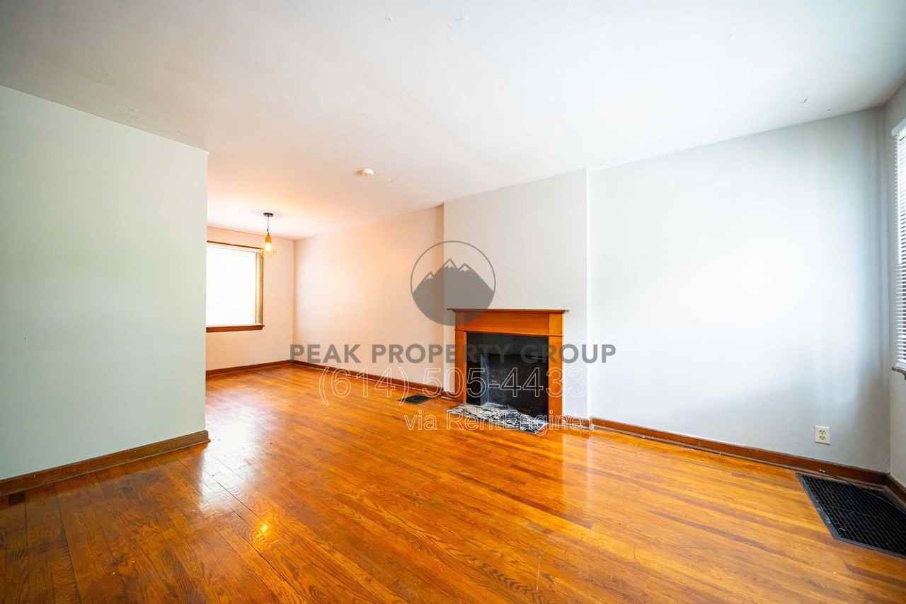 213 E Hudson St - Photo 2 of 19