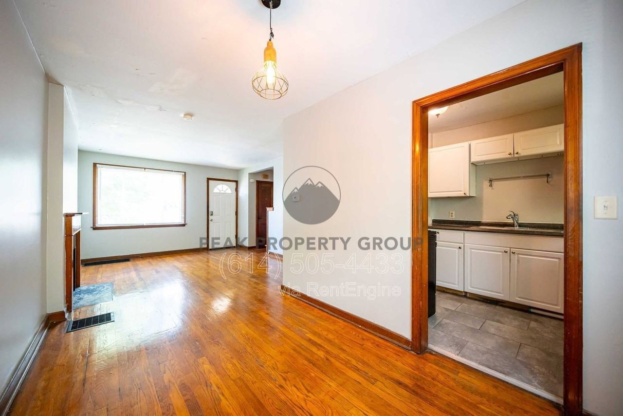 213 E Hudson St - Photo 3 of 19