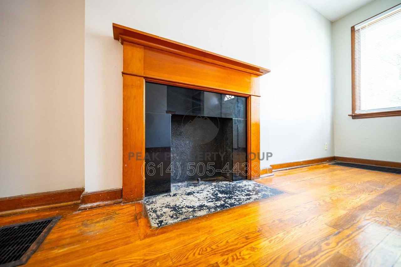 213 E Hudson St - Photo 4 of 19