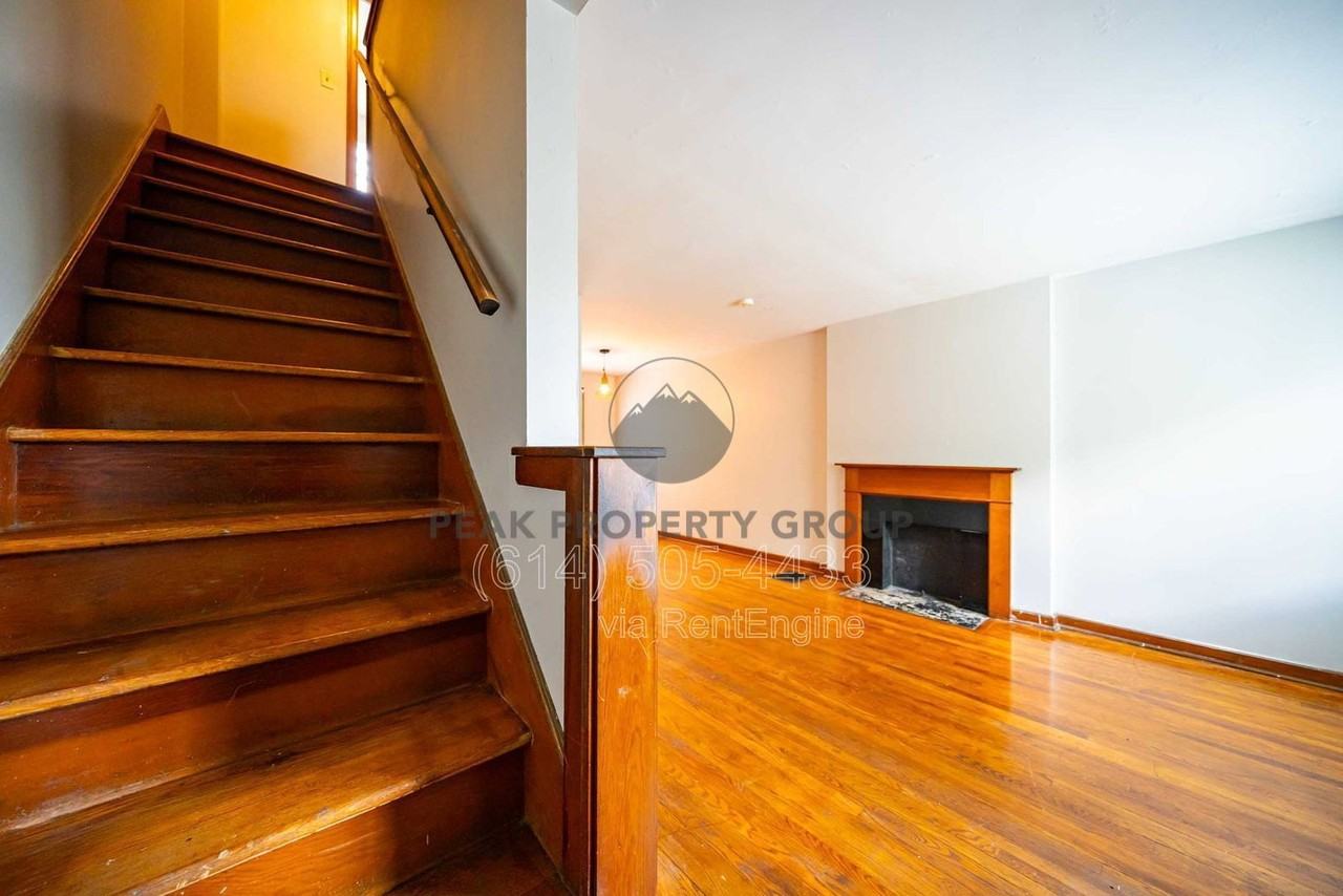 213 E Hudson St - Photo 5 of 19