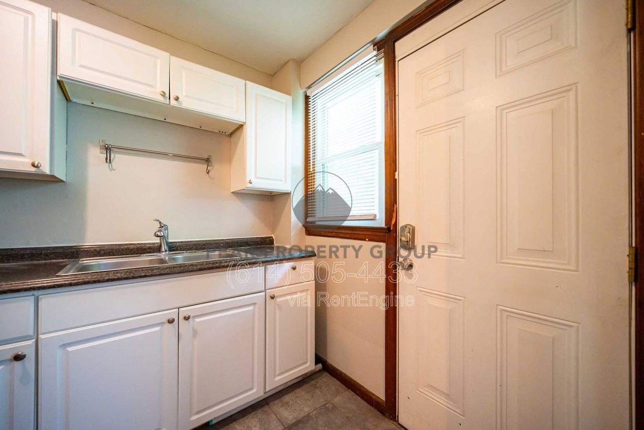 213 E Hudson St - Photo 7 of 19