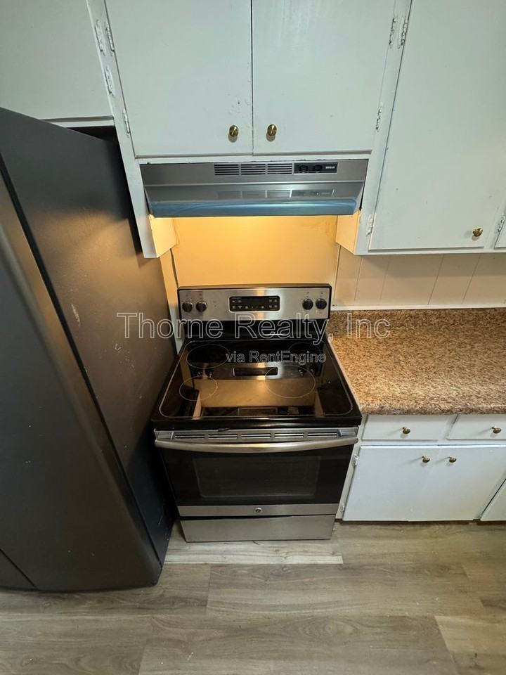 313 Ferndale Dr - Photo 4 of 11