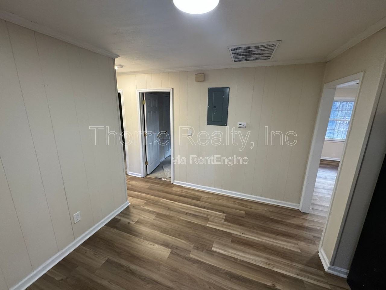 313 Ferndale Dr - Photo 5 of 11
