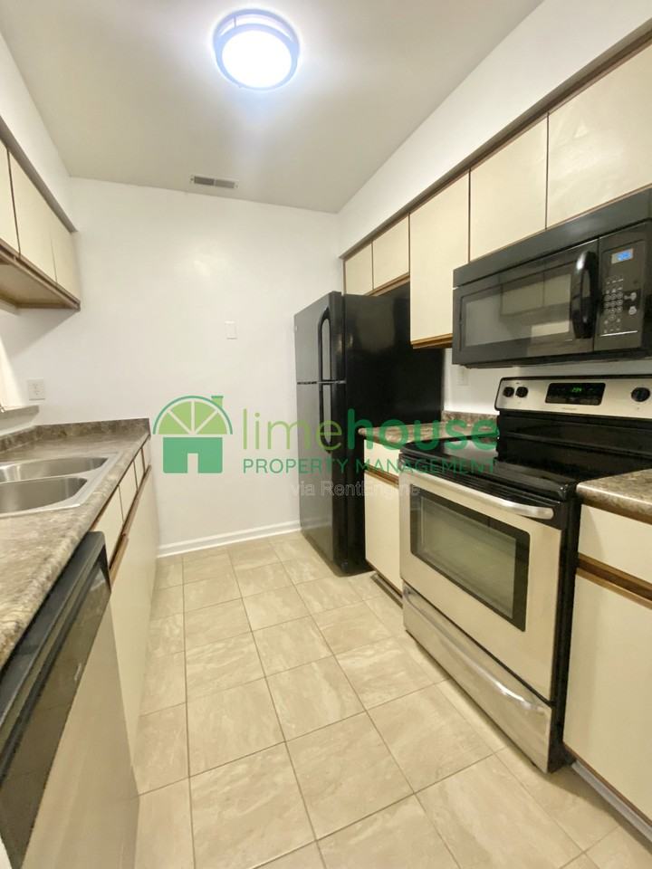 905 Saint Andrews Reach #B - Photo 5 of 14