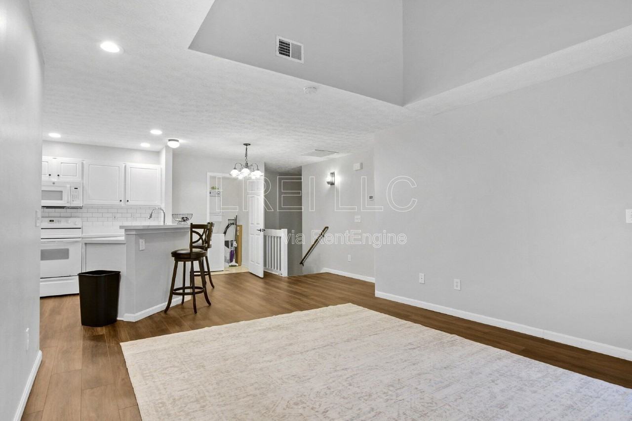 8439 Grand Trevi Dr - Photo 4 of 16