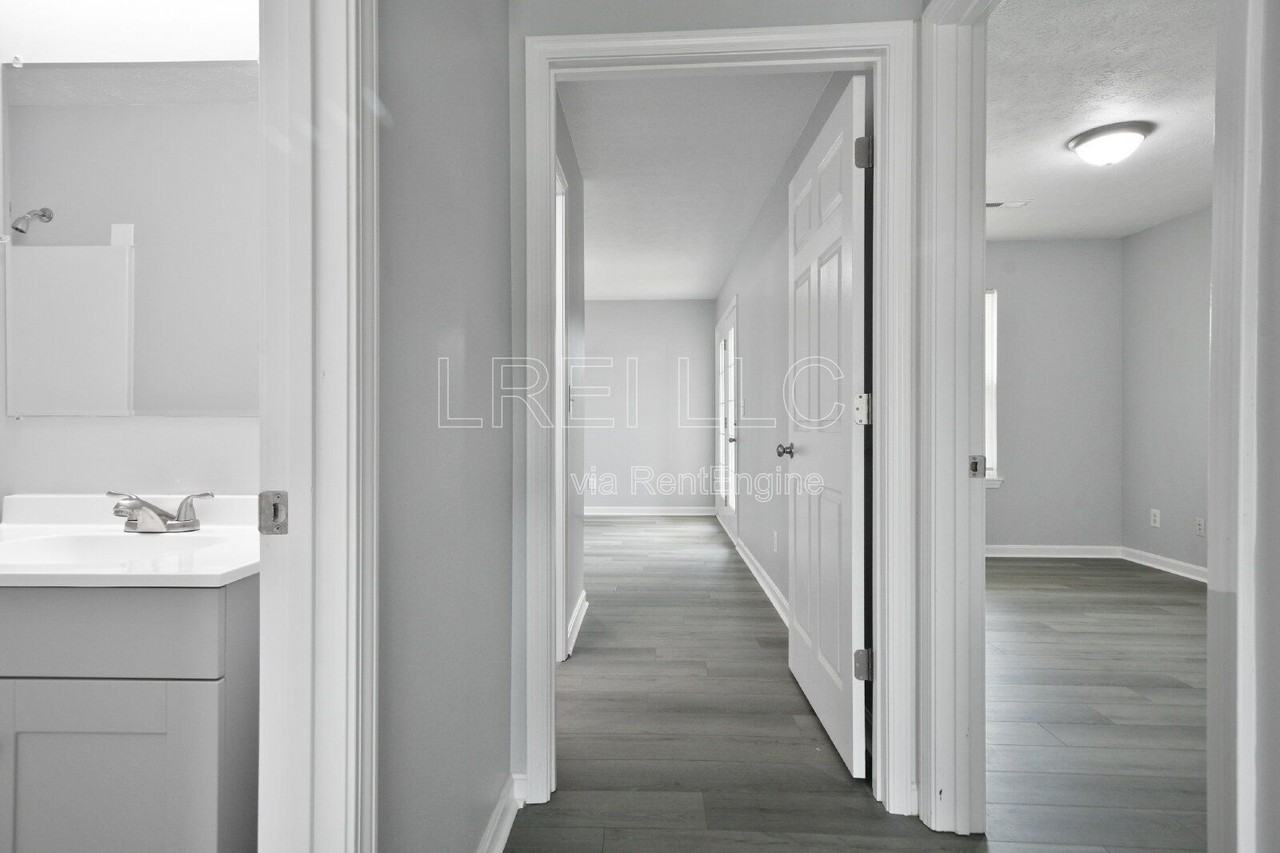 300 Keeneland Dr #2B - Photo 4 of 15