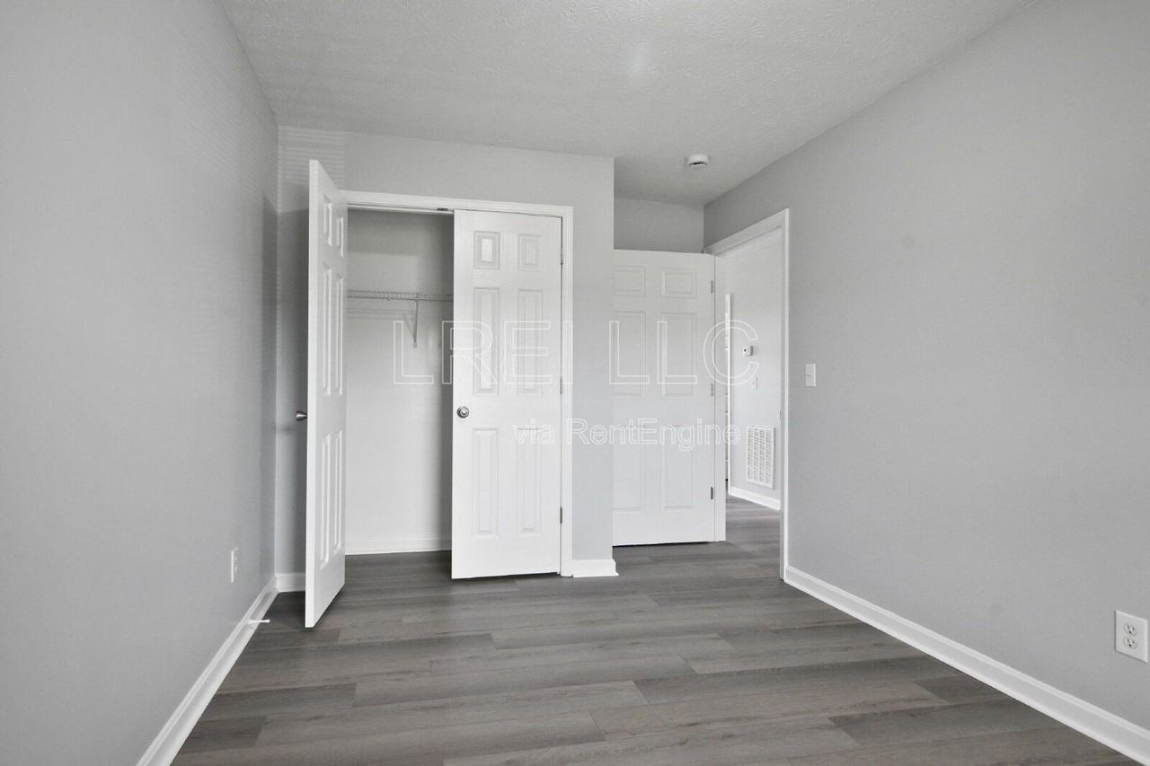 300 Keeneland Dr #2B - Photo 5 of 15
