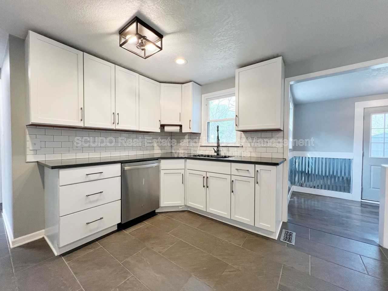 6008 Melrose Ln - Photo 5 of 14
