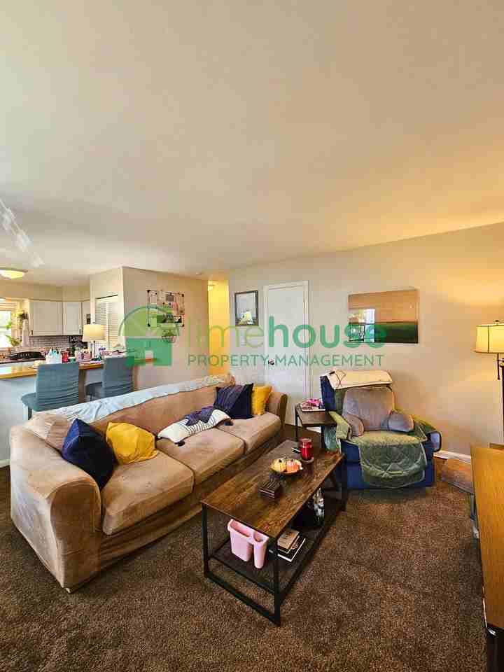 840 43rd St #B - Photo 2 of 17