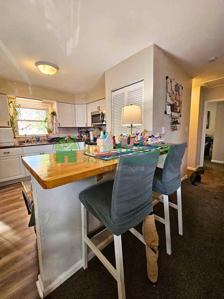 840 43rd St #B - Photo 6 of 17