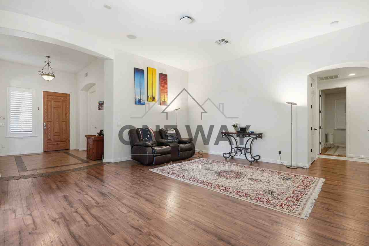 587 E Benrich Dr - Photo 4 of 45