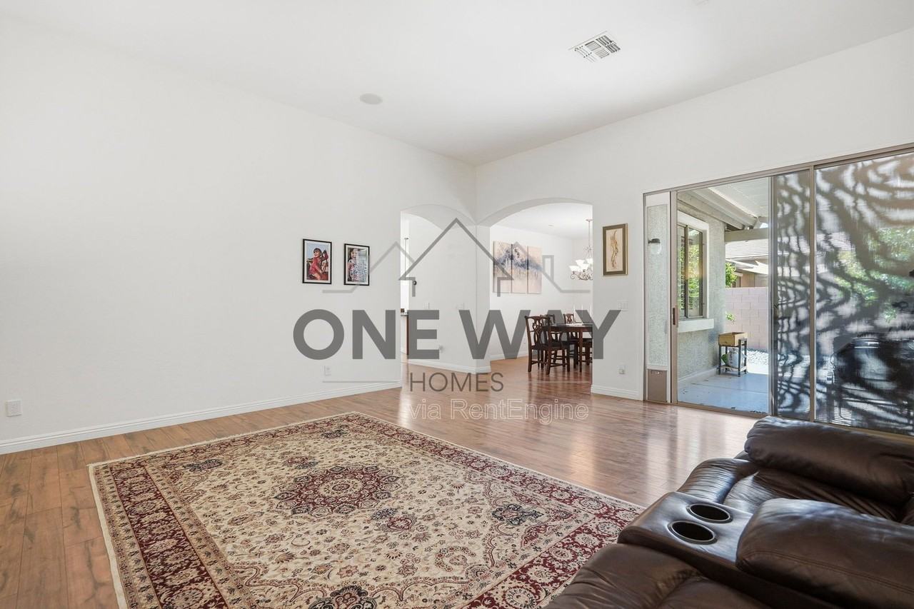 587 E Benrich Dr - Photo 5 of 45