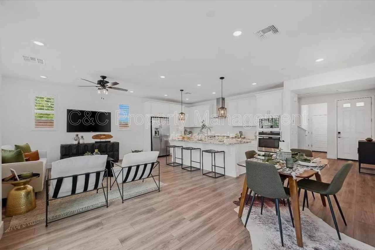 8883 Solo Way - Photo 3 of 28