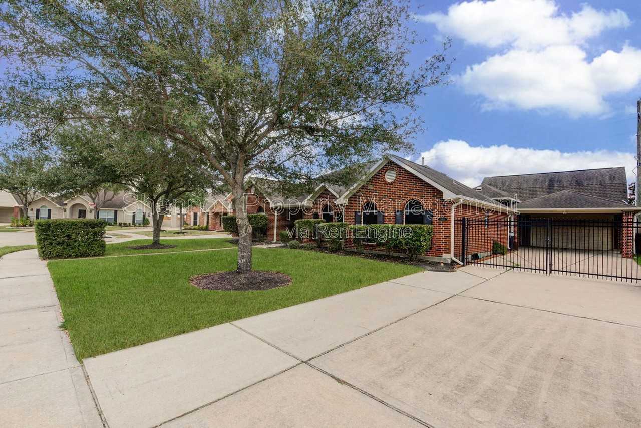 3403 Kerr Ln - Photo 2 of 40