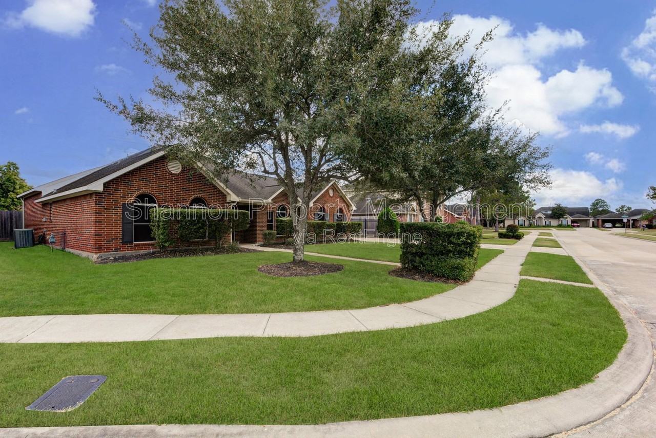 3403 Kerr Ln - Photo 3 of 40