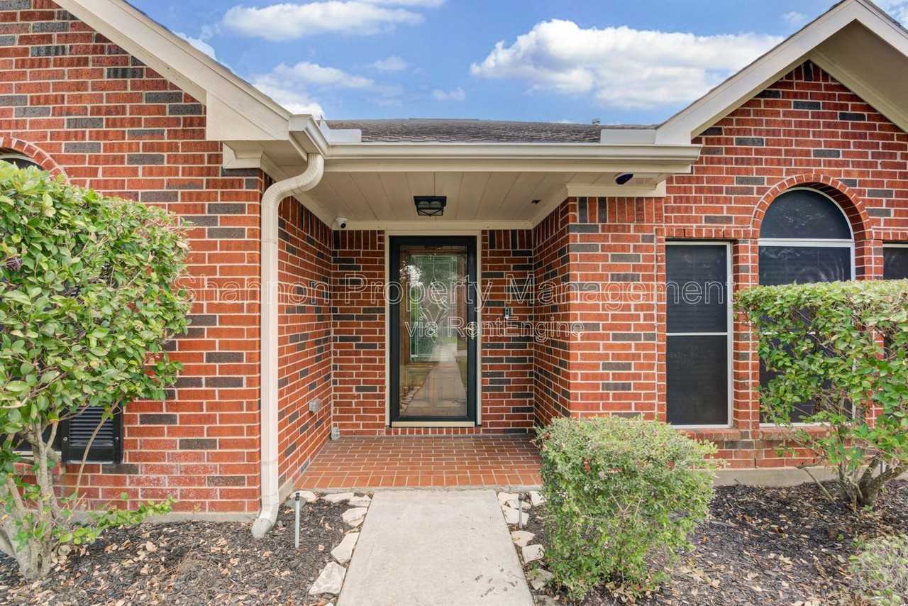 3403 Kerr Ln - Photo 4 of 40