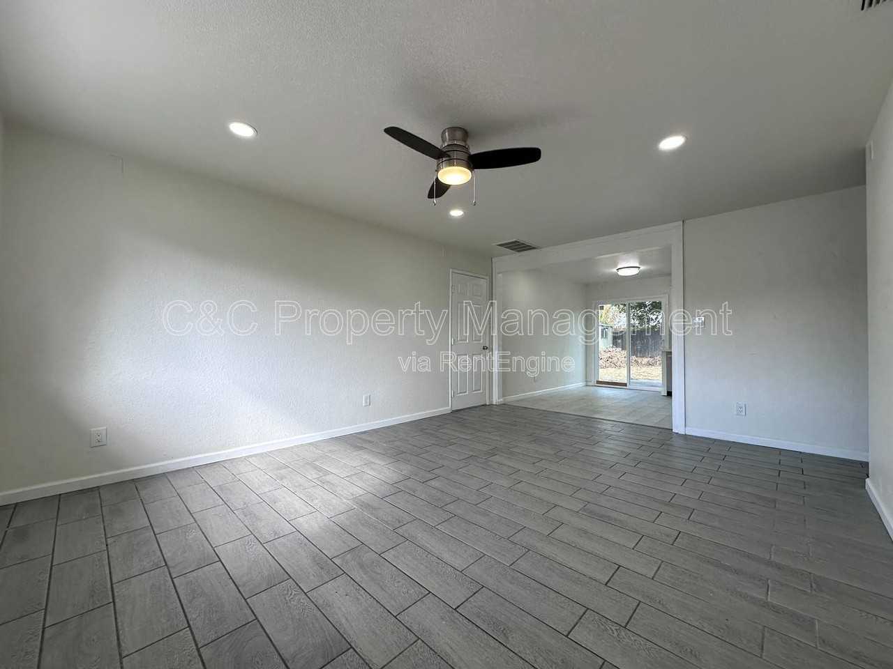 8709 Sangria Ct - Photo 3 of 13