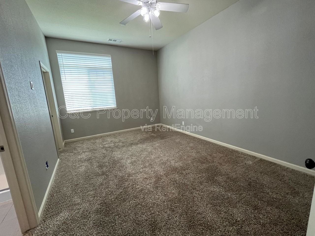 335 Parliament Way - Photo 7 of 15