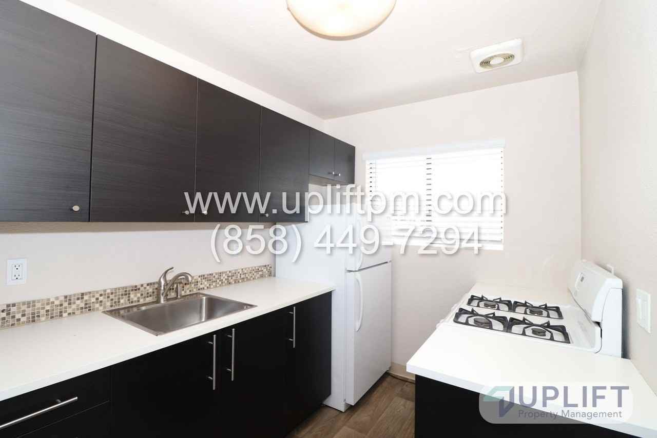 3239 Mission Blvd #11 - Photo 4 of 5
