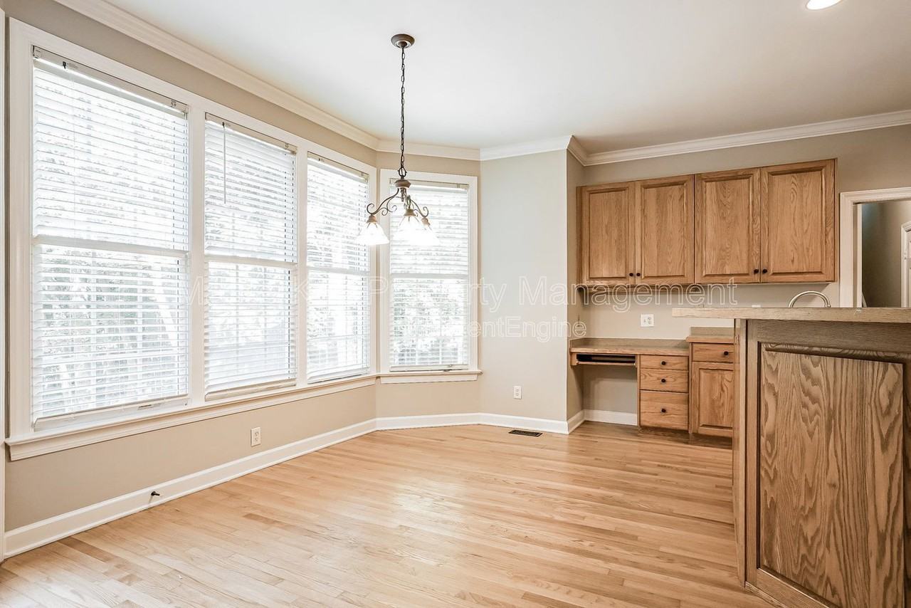 2304 Knoll Ridge Ln - Photo 4 of 33