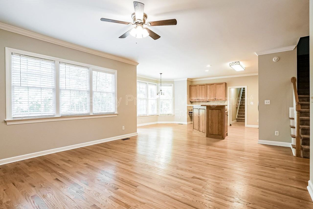 2304 Knoll Ridge Ln - Photo 6 of 33