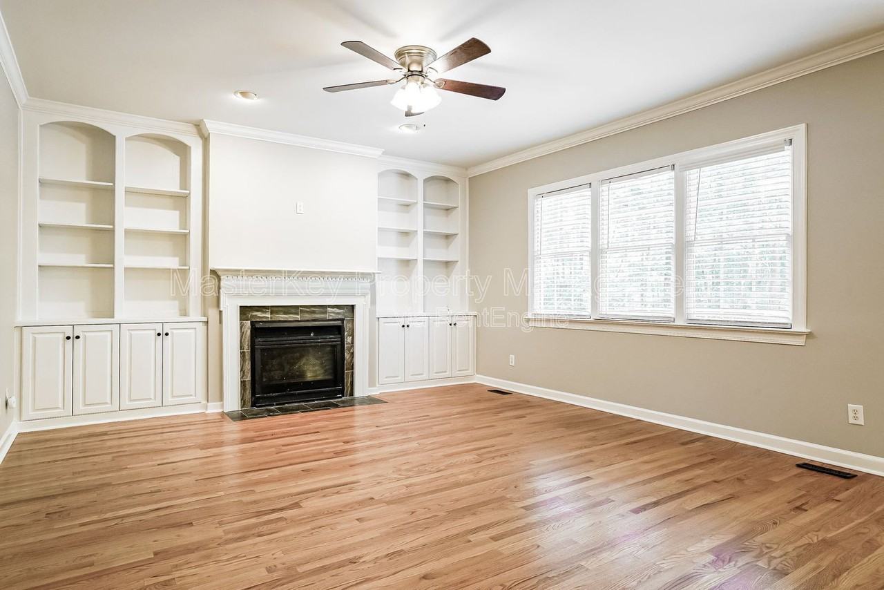 2304 Knoll Ridge Ln - Photo 7 of 33