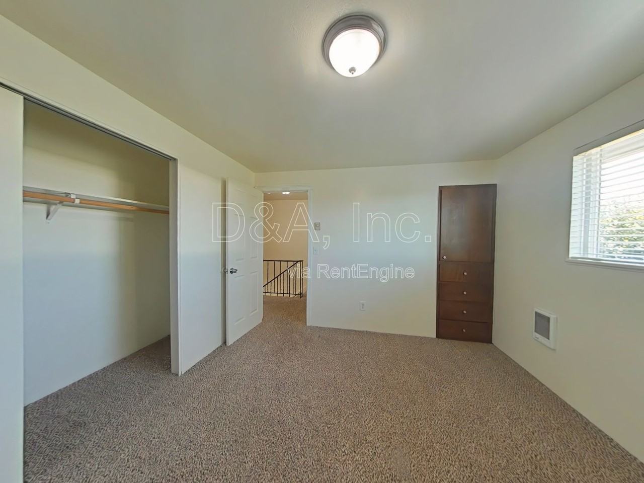 138 Ne Conifer Blvd #6 - Photo 5 of 10
