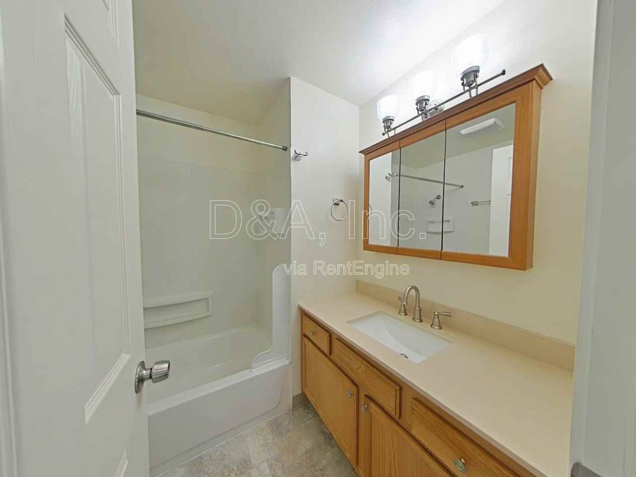 138 Ne Conifer Blvd #6 - Photo 7 of 10