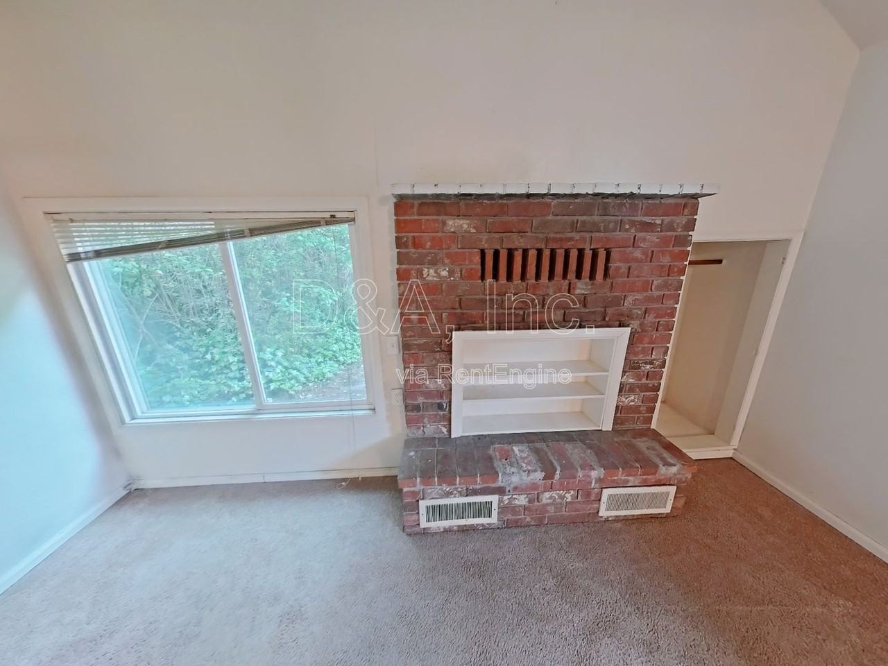 434 Nw 17th St #B - Photo 2 of 13