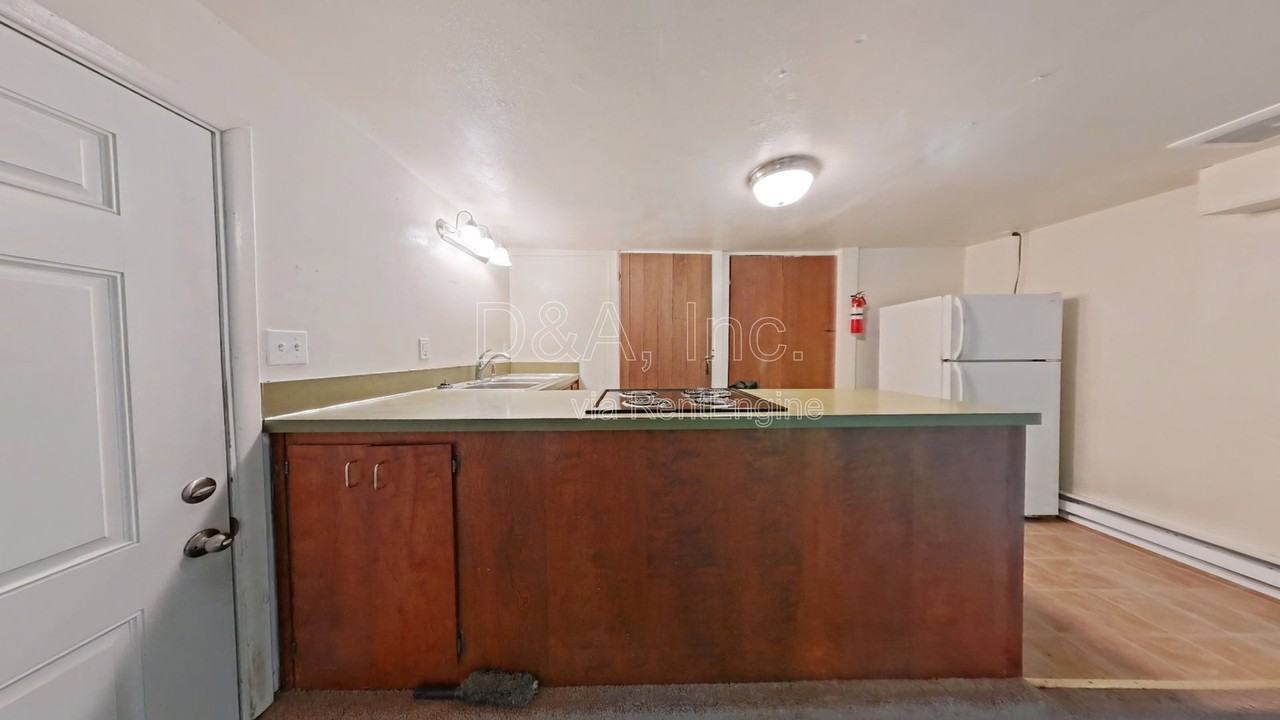 434 Nw 17th St #B - Photo 3 of 13