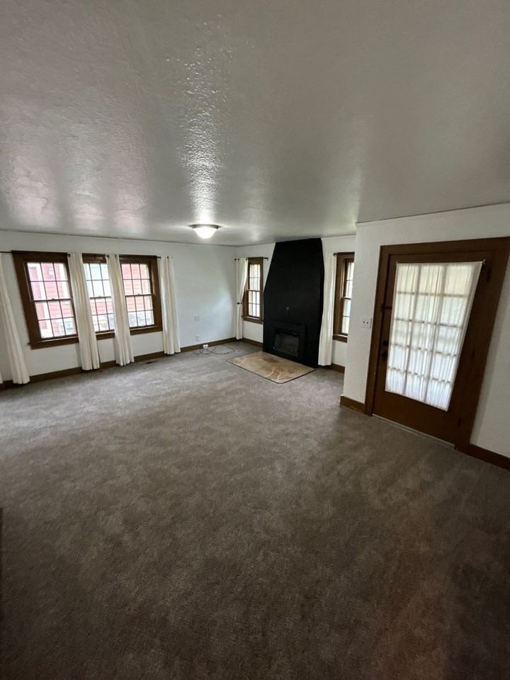 422 Sw 9th St - Photo 3 of 23