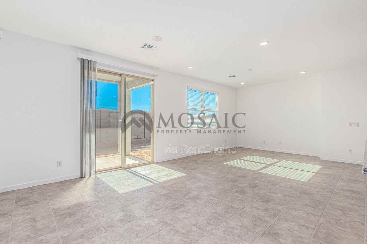 8821 W Agora Ln - Photo 5 of 28