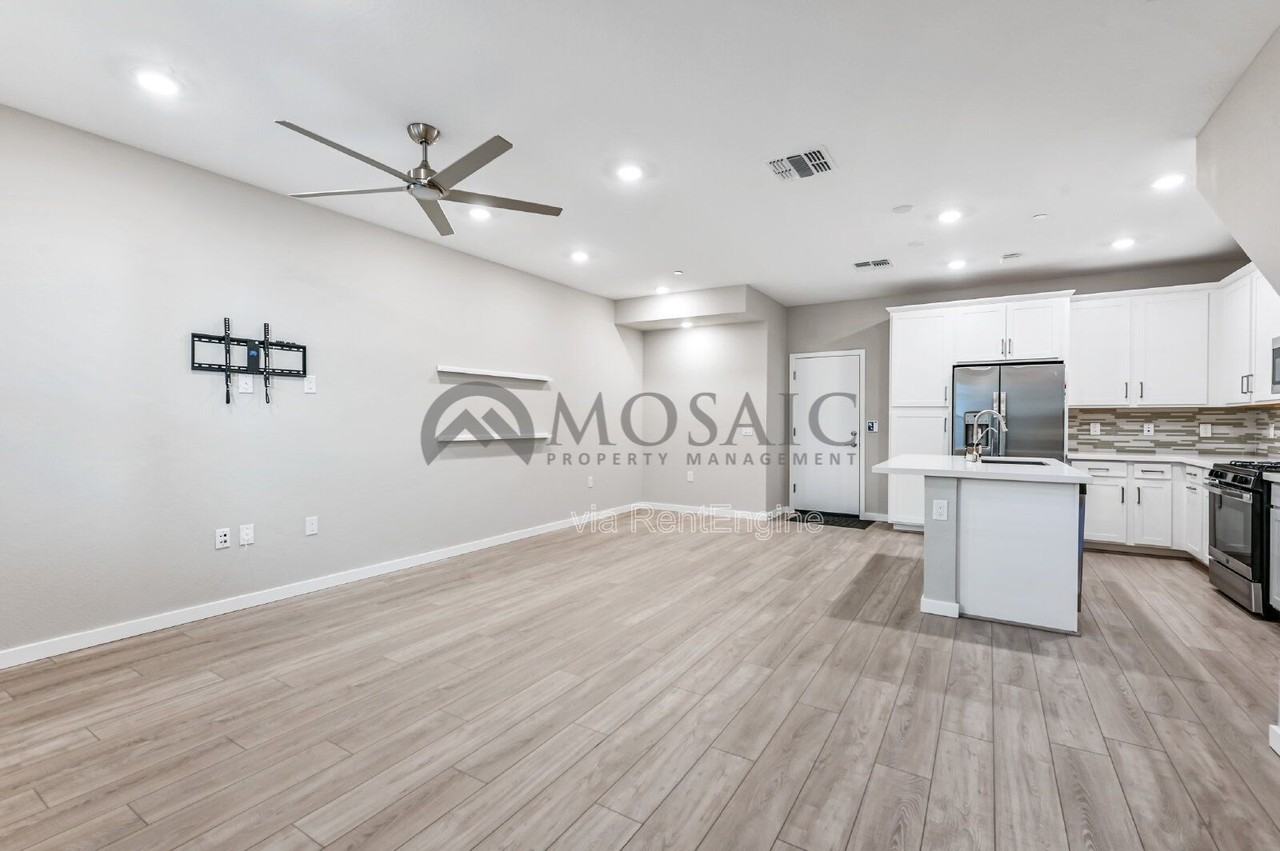 778 E Harper St #103 - Photo 4 of 32